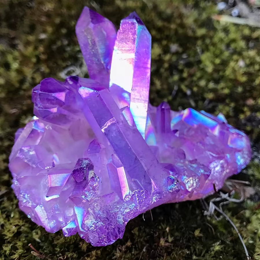 CRYSTALHOLA Aura Purple Crystal Cluster mit galvanisierten sechseckigen Spitzen in unregelmäßiger Form, lila Stein - Bild 2