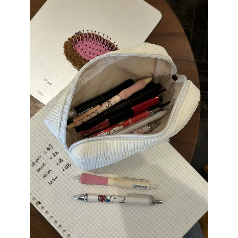 Miffy Kosmetiktasche aus Cord mit Cartoon-Muster in Weiß - Bild 3