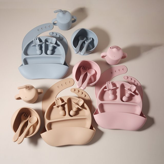 8-teiliges MIGITOS Silikon Baby-Fütterset in Pink mit Saugnapf-Teller und Schüssel - Bild 1