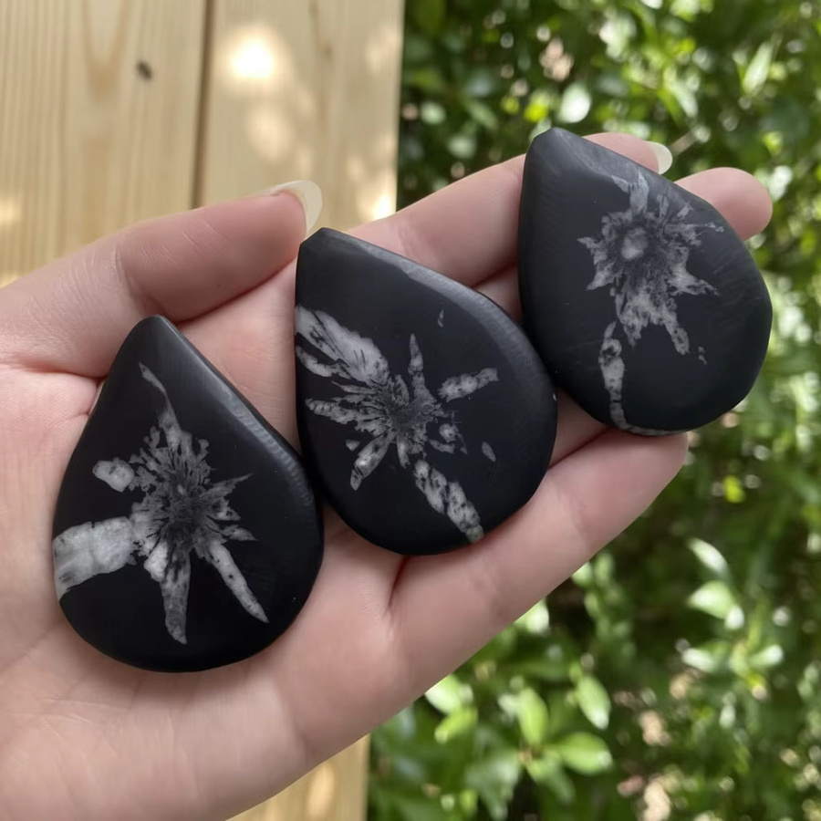 CrystalHola Tropfenanhänger, Chrysanthemenstein, Schwarz, Bohemian - Bild 4