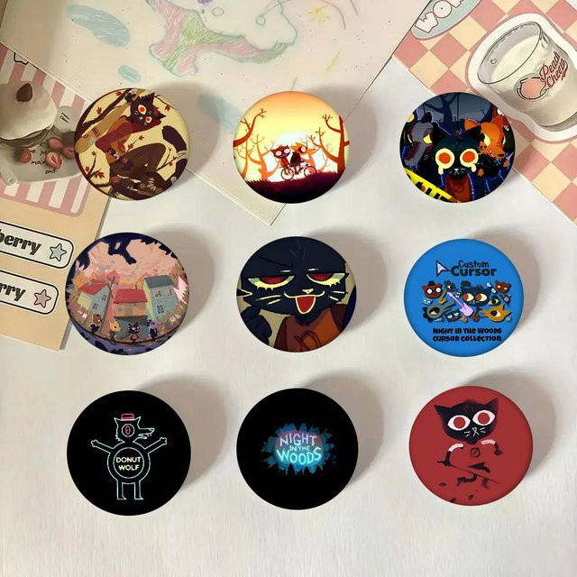 KAYOU Brosche, Game Night In The Woods, Unisex - Bild 1