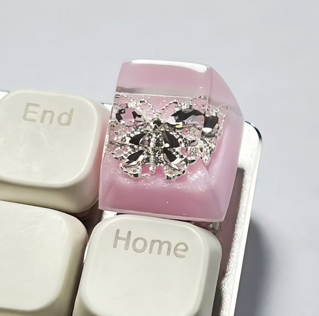 Handgefertigte Harz Tastenkappen für mechanische Tastaturen mit Schmetterlings-Design in Pink, DIY Custom Keycaps für ESC, SA und R1 Tasten - Bild 1