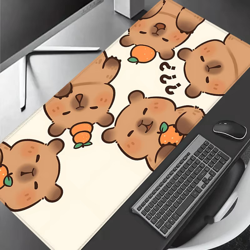 Extra großes Mauspad mit Capybara und Mandarinen Motiv in Multicolour, rutschfeste Gummiunterseite und genähte Kanten für Gaming und Büro - Bild 5