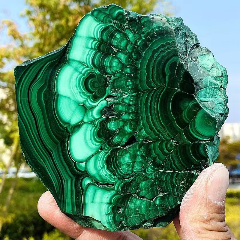 CrystalHola Malachit-Rohstein-Kristallplatte in Grün mit gebänderter Textur - Bild 2