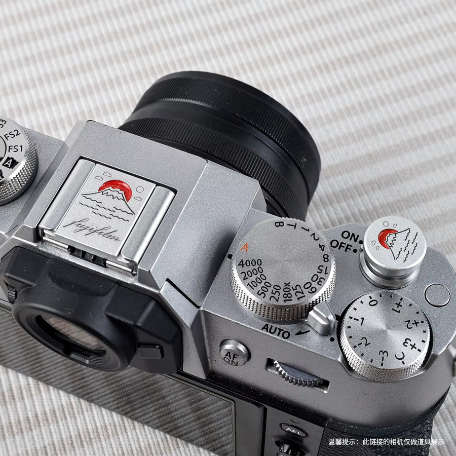 Metall Blitzschuh Abdeckung in Silber als Staubschutz für Fujifilm Kameras wie XS10, XM5, XE4, XT5, XT30II, XH2S, XA7, X100VI und XT50 - Bild 4