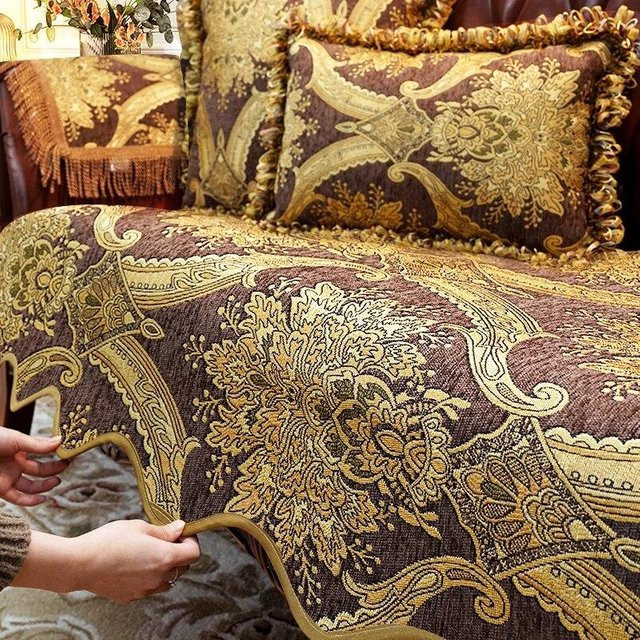 Rutschfeste Jacquard Sofa Abdeckung aus Chenille mit floraler Stickerei in Braun, B/H: 48 x 55 cm - Bild 1