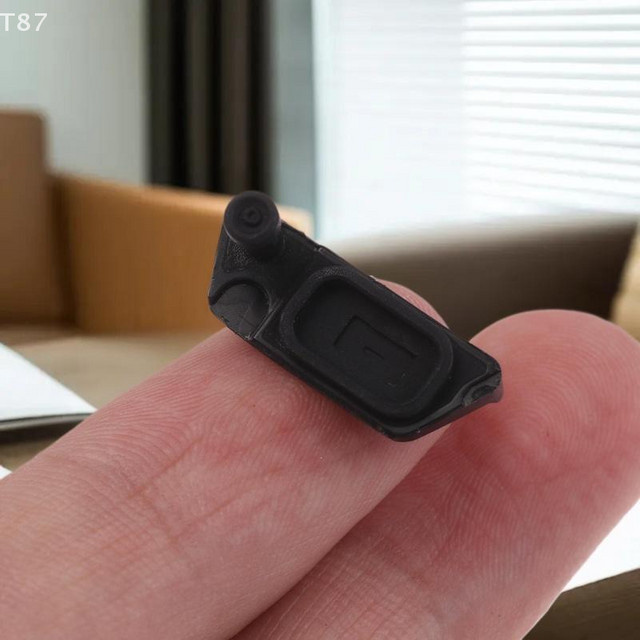 Garmin Staubschutz Abdeckung für Ladeport USB-C in Schwarz für Edge 530 und 830 - Bild 1