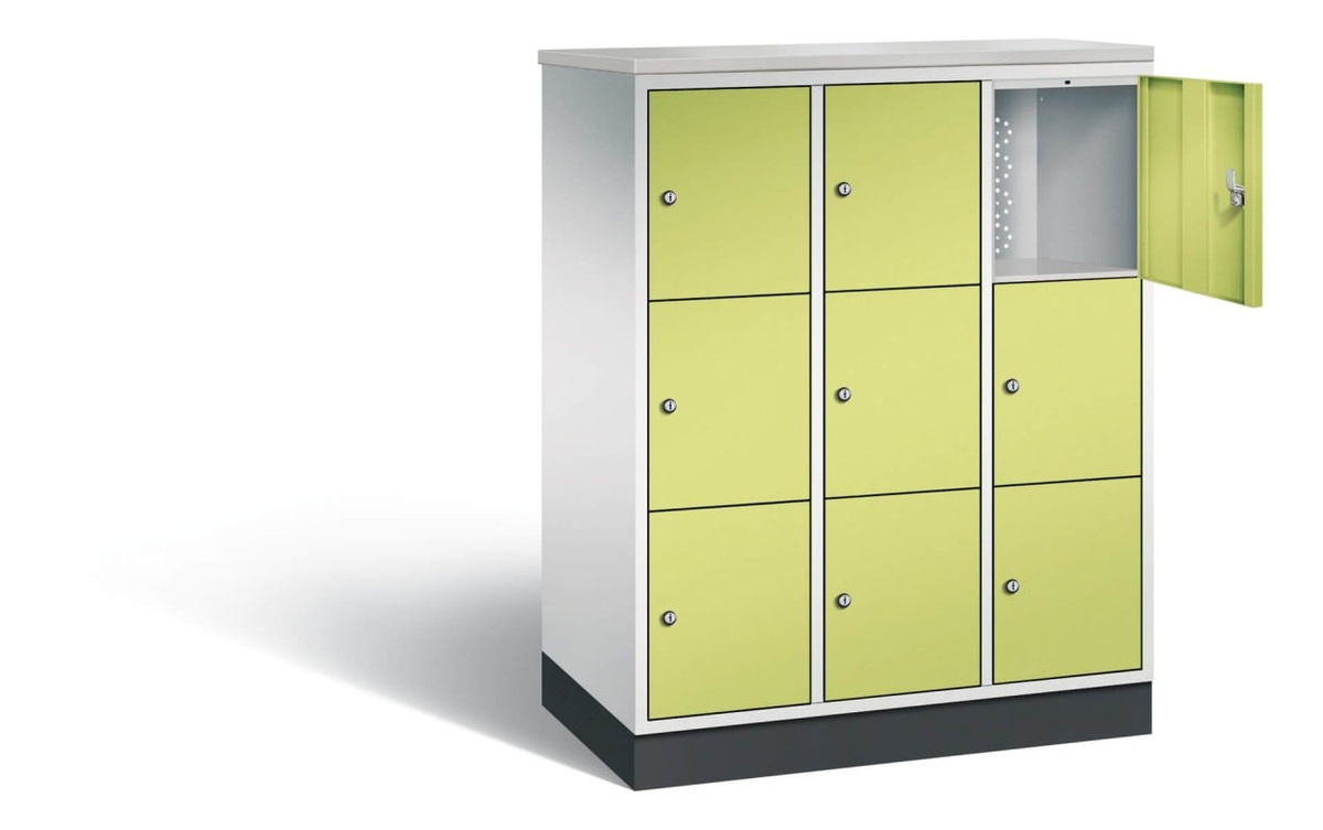 BIGBOXX Schließfachschrank halbhoch aus Metall in Grün mit abschließbaren Scharniertüren - Bild 1