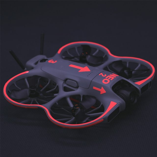 Dekoratives Aufkleber-Set für DJI NEO2 Drohne und Controller in Orange und Rot - Bild 1