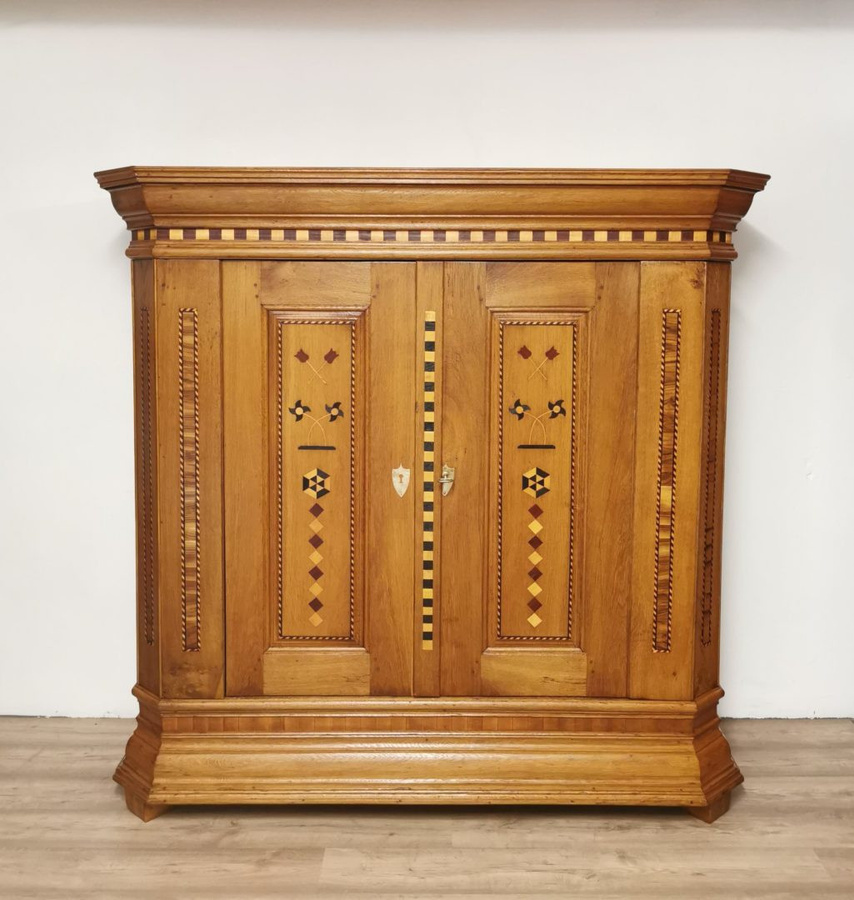 Antiker Spätbarock Schrank aus Eiche in Braun, B/T/H: 72 x 2,0 x 193 cm (oder 196 cm) - Bild 1