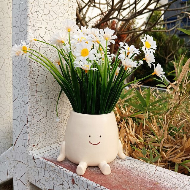 VAKIND Blumentopf mit lächelndem Gesicht aus Harz in Weiß als kreativer hängender Pflanzer für Indoor und Outdoor - Bild 1