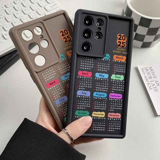 Handyhülle mit Neujahrskalender Design für Samsung Galaxy S24 S25 Ultra S23 S22 S21 S20 FE A55 A35 A54 A06 A34 A16 A25 A15 A53 in Braun und Mehrfarbig - Bild 1