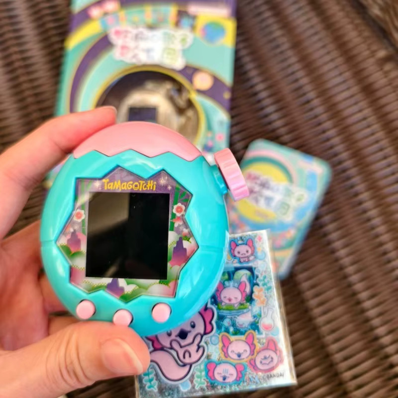 Bandai Tamagotchi Paradise Joy Park Emerald Forest Edition, elektronisches Haustierspielgerät - Bild 3