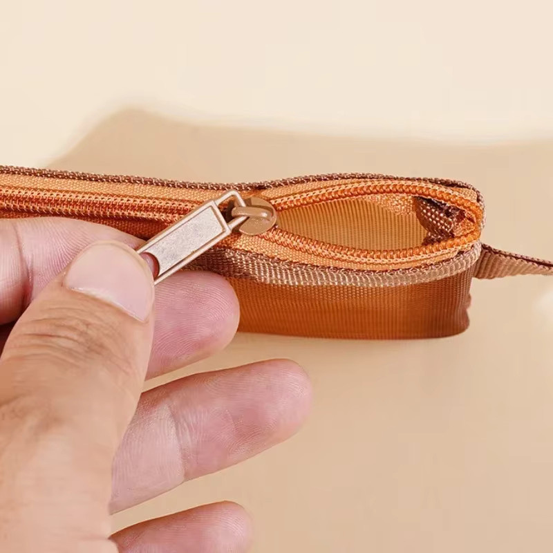 Quadratische Nylon-Mesh Münztüte als Organizer für Lippenstift, Schlüssel und Kopfhörer - Bild 4