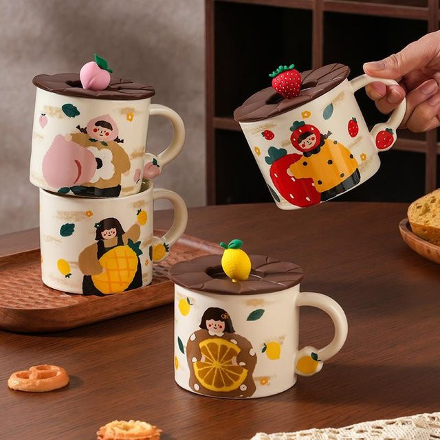 Frucht Keramiktasse mit Deckel von Yiran Furniture in Schwarz, 380 ml - Bild 1