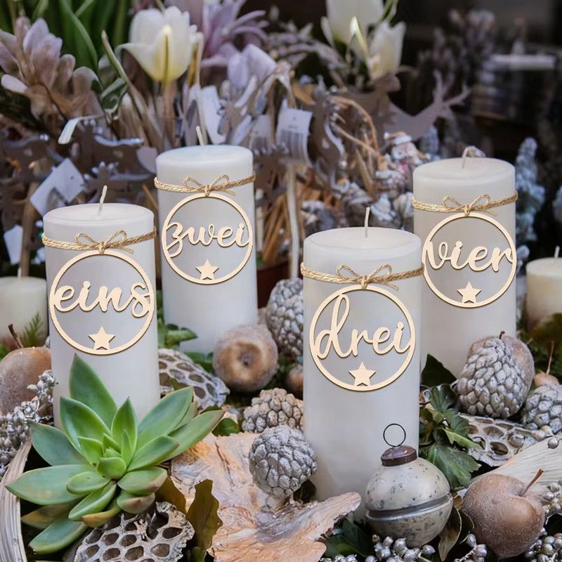 YOMDID Advent-Kranz mit Holznummern 1–4 und hängenden Kugelornamenten für Adventskerzen - Bild 2
