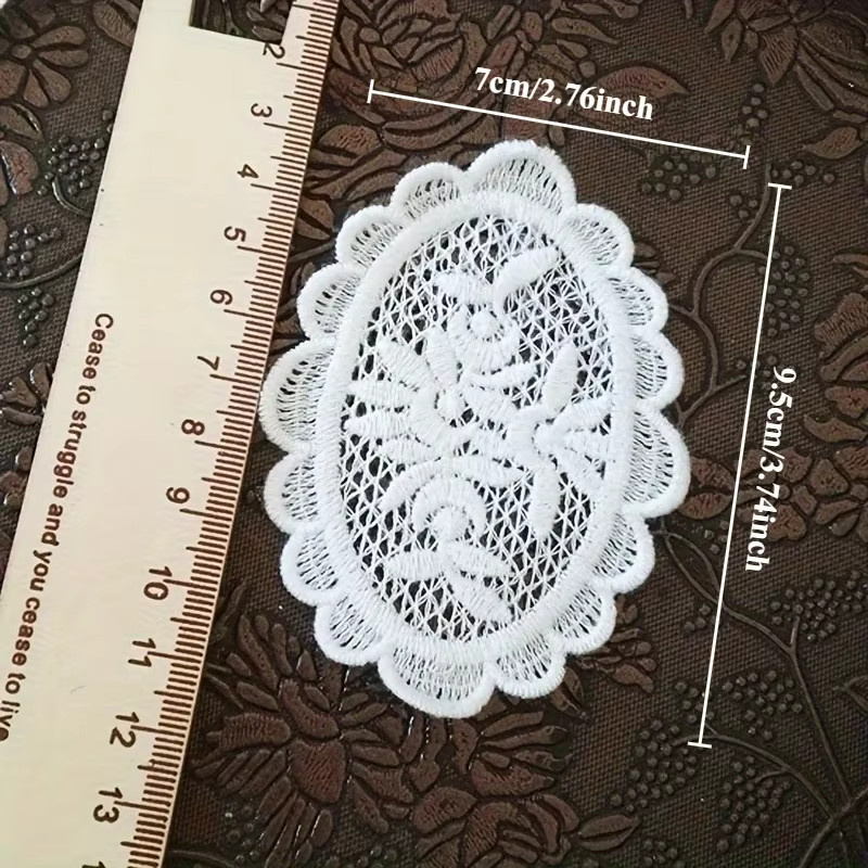Elegante weiße Blumen-Spitzenflicken mit ausgehöhltem 3D-Design für deine DIY-Bastelarbeiten und Kleidungsverzierungen - Bild 2