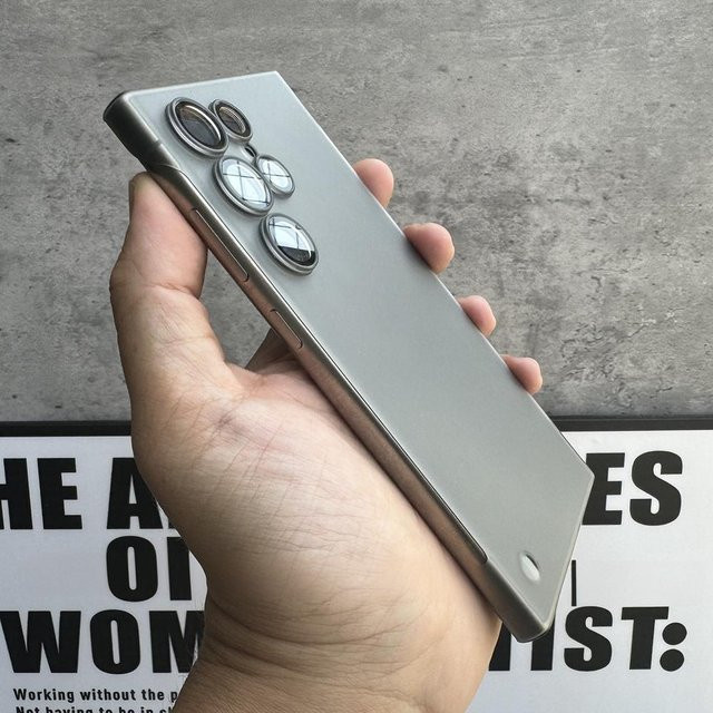 Schlanke Luxus Schutzhülle aus mattem PC für Samsung Galaxy S24 Plus S23 Ultra S22 Ultra in Schwarz - Bild 1