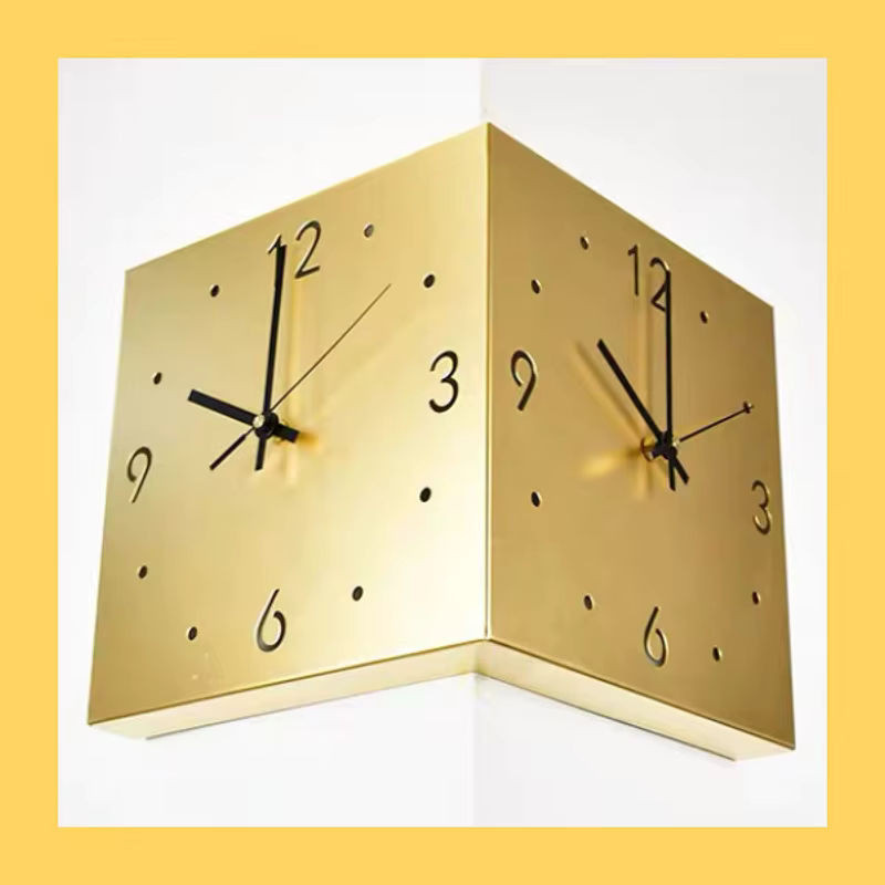 Moderne quadratische Eckwanduhr aus Metall in Blau und Gold, geräuschlose analoge Wanduhr mit arabischer Ziffernskala zur Wandmontage - Bild 1