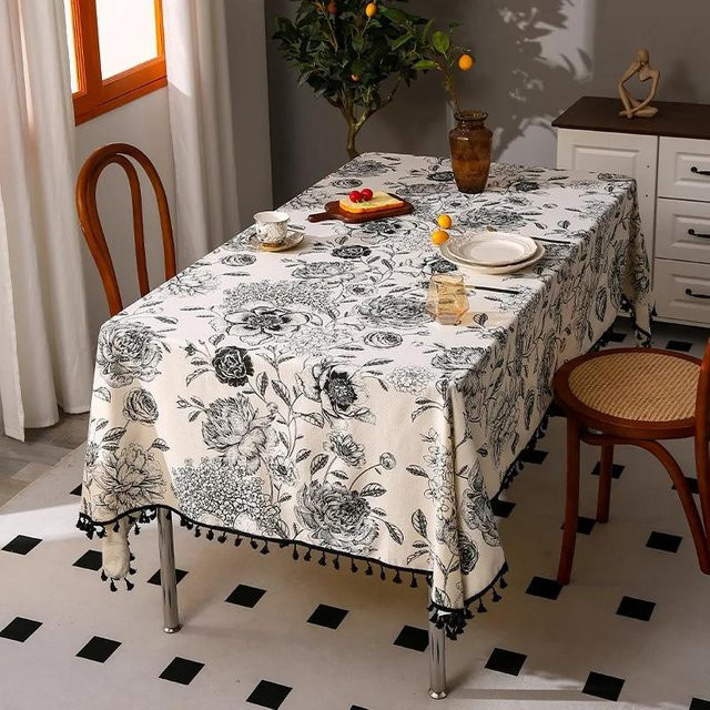 Schwarze Tischdecke mit Blumenmuster und Quastenrand von Super Six, rutschfest und waschbar, Durchmesser: 150 cm - Bild 1
