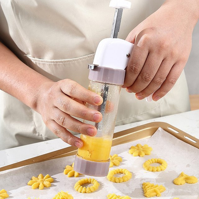 KEMORELA 20-teiliges Spritzbeutel-Set aus Kunststoff für Kuchen, Kekse und Schokolade in Transparent und Weiß - Bild 1