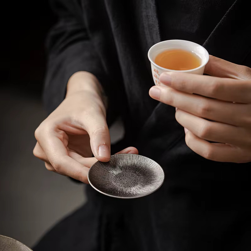 Japanischer Untersetzer aus silberner Legierung im Zen-Style für die Tezeremonie, rund - Bild 4