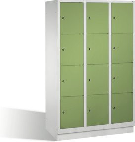 C+P Fächerschrank Classic auf Sockel mit 12 Fächern, Front Resedagrün, Korpus Lichtgrau, H x B x T: 180 x 120 x 50 cm - Bild 1