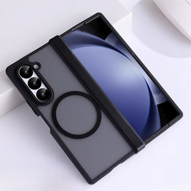 Stoßfeste MagSafe Handyhülle mit Scharnierschutz für Samsung Galaxy Z Fold 4, 5, 6, 7 und 8 in Transparent oder Schwarz - Bild 1