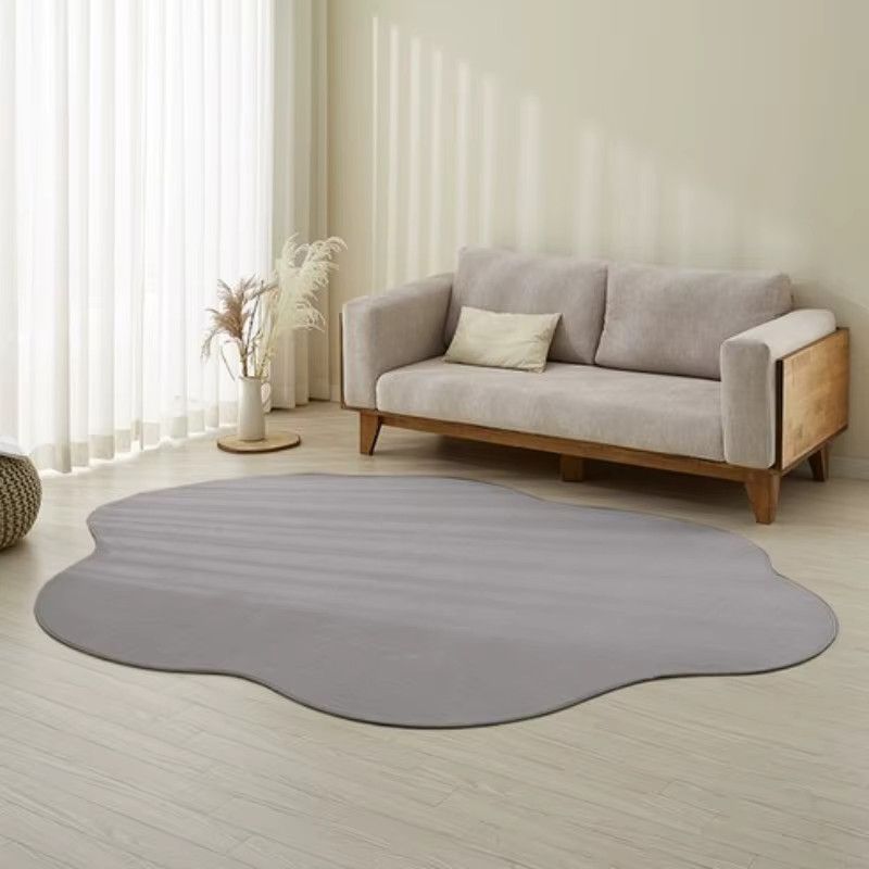 VIKAMA Minimalistischer Teppich im Wabi-Sabi-Stil in unregelmäßiger Form für dein Wohnzimmer oder Schlafzimmer - Bild 1