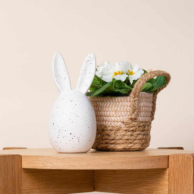 BLUME2000 Keramik Hase mit Sprenkeln in Weiß für Ostern, Höhe: 17,5 cm, Breite: 8,0 cm, Tiefe: 8,0 cm - Bild 1