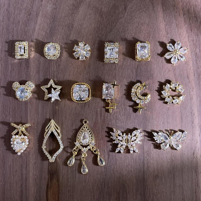 Kaniu Luxe Gold Nageljuwelen, Kristall Strasssteine, Glänzend, 4 Stück - Bild 1