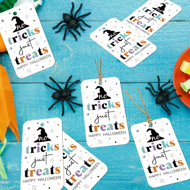 50 Stück Halloween No Tricks Just Treats Anhänger aus Papier mit Hanfseil zur Dekoration von Geschenktüten und Partyverpackungen - Bild 1
