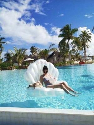 Binchi Outdoor Product Aufblasbares Perlmuttmuschel-Sofa, Schwimminsel, ab 3 Jahre - Bild 1
