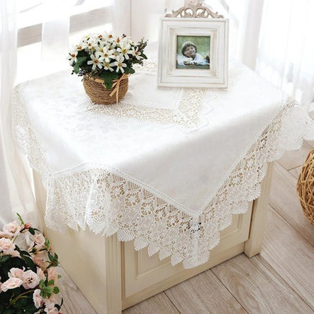 A Family Of Home Textiles Jacquard Tischdecke mit floraler Spitze in Weiß, B/L: 75 x 230 cm - Bild 1