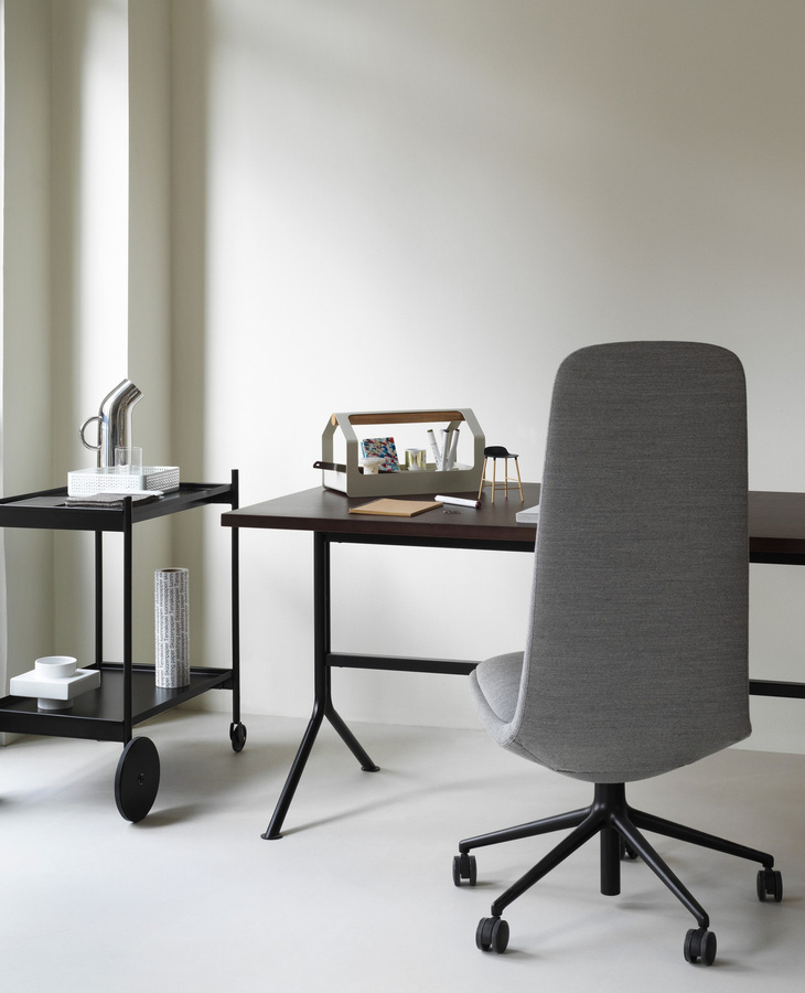 Normann Copenhagen Haus Toolbox aus Metall und Holz mit Griffen - Bild 3