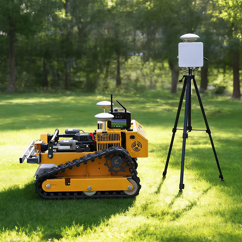 AIWEIYA ferngesteuerter Roboter-Rasenmäher mit GPS und Raupenantrieb für Hangflächen in Gelb - Bild 3