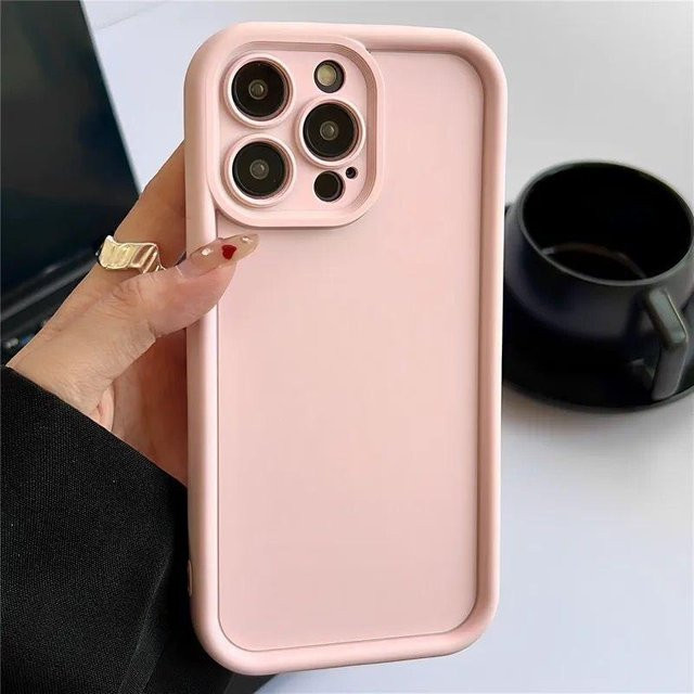 Stoßfeste Silikon Handyhülle von QYSFriday für iPhone 16 Pro Max, 16 Pro und 16 Pro Plus in Braun - Bild 1