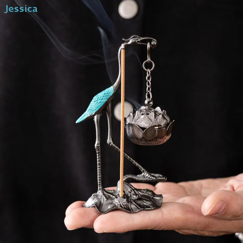 Jessica Traditioneller chinesischer Kranich-Räucherstäbchenhalter aus Metall mit Lotus-Design zum Aufhängen - Bild 4