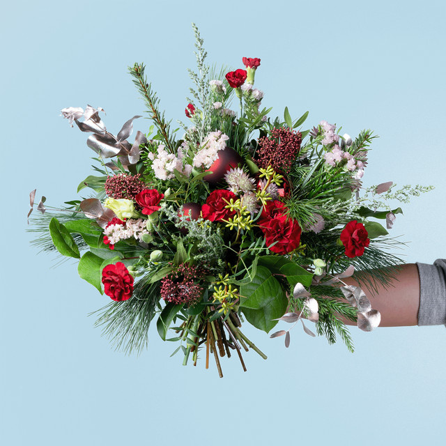 BLUME2000 Christmas Joy Bouquet Astrantia multicolour green red - Bild 1