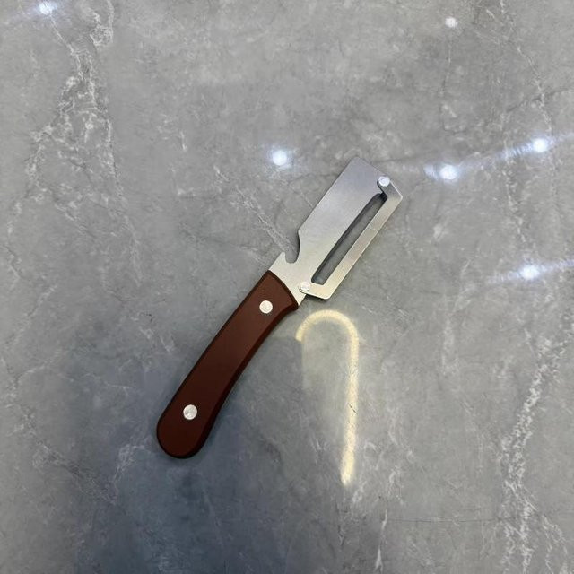 Leisury 3-in-1 Multifunktionaler Edelstahl-Schäler mit Holzgriff und Flaschenöffner in Silber - Bild 1