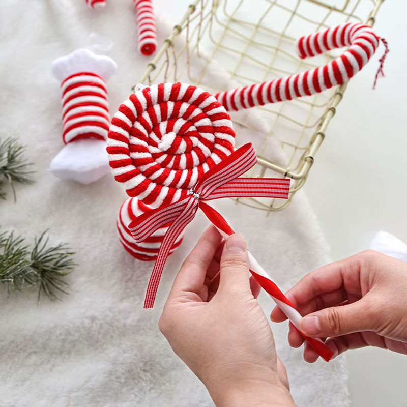 Weihnachtliche Hängeornamente aus Textil in Form von Zuckerstangen und Lutschern, rot-weiß gestreift, für deine Weihnachtsbaum-Dekoration - Bild 4