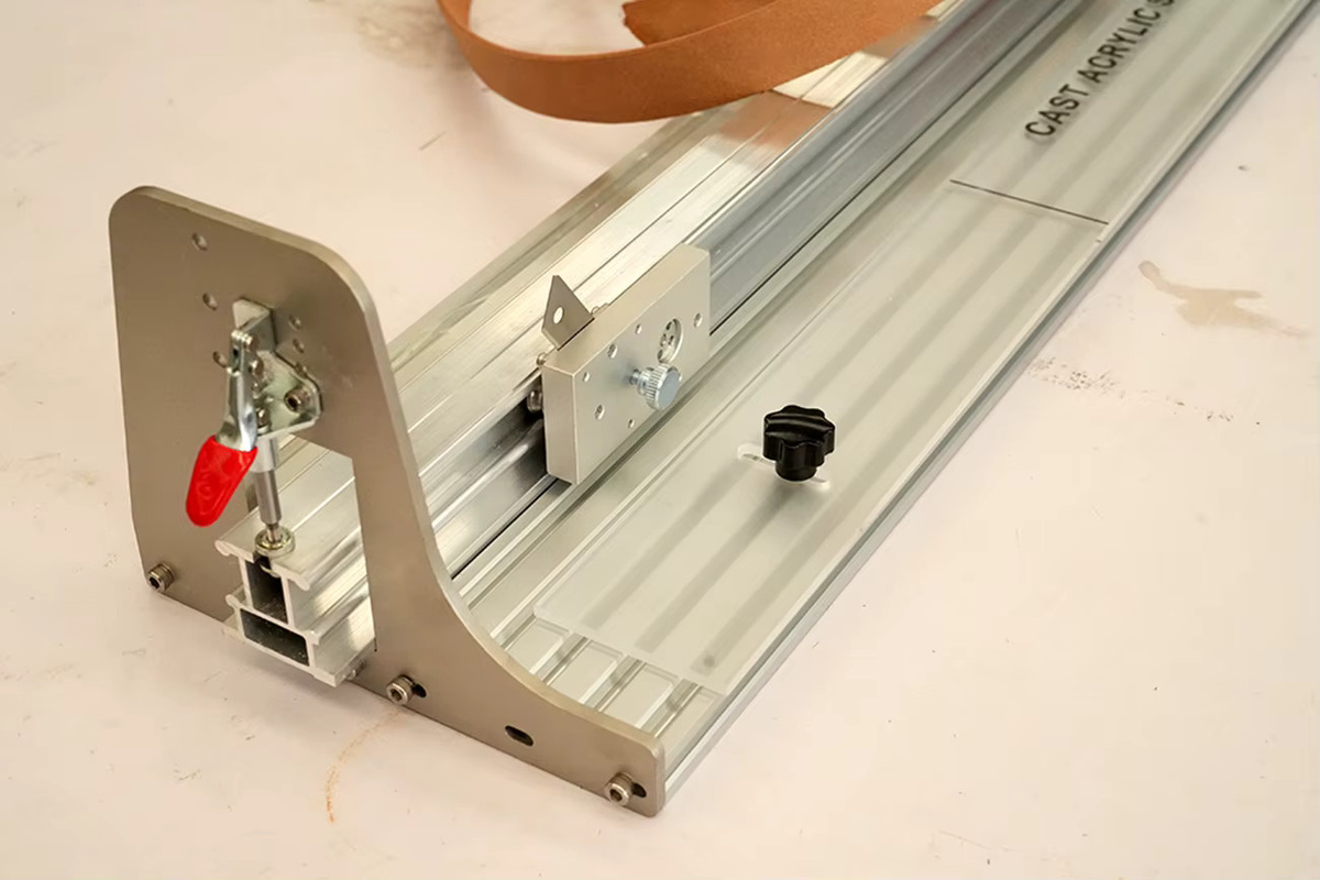 Professionelle Lederstreifen-Schnittmaschine aus Metall in Silber für Rindsleder und Hartleder mit einer Schnittlänge von 1,45 m - Bild 2