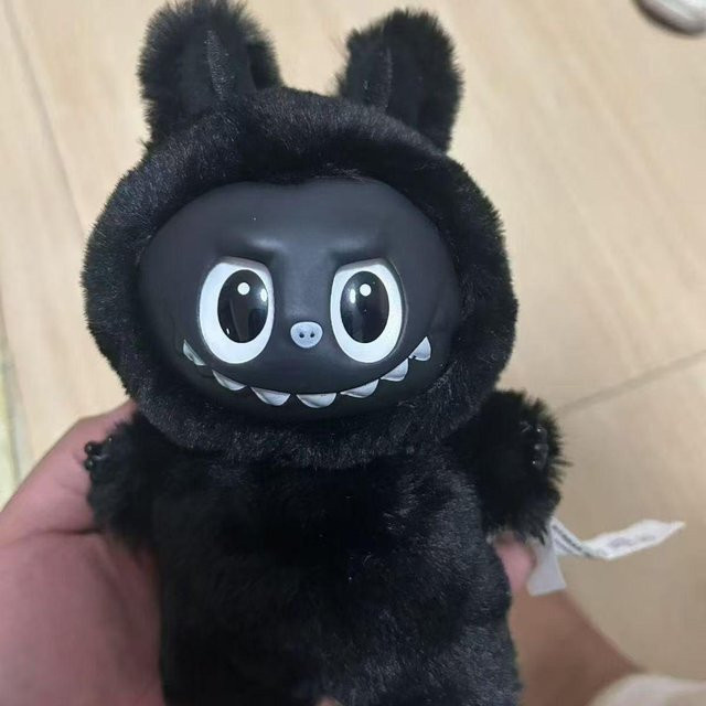 Labubu Schwarze Flauschpuppe - Bild 1