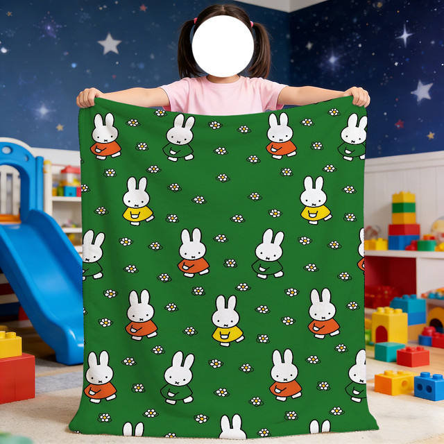 Weiche Miffy Überwurfdecke in Grün für Kinder und Zuhause - Bild 1