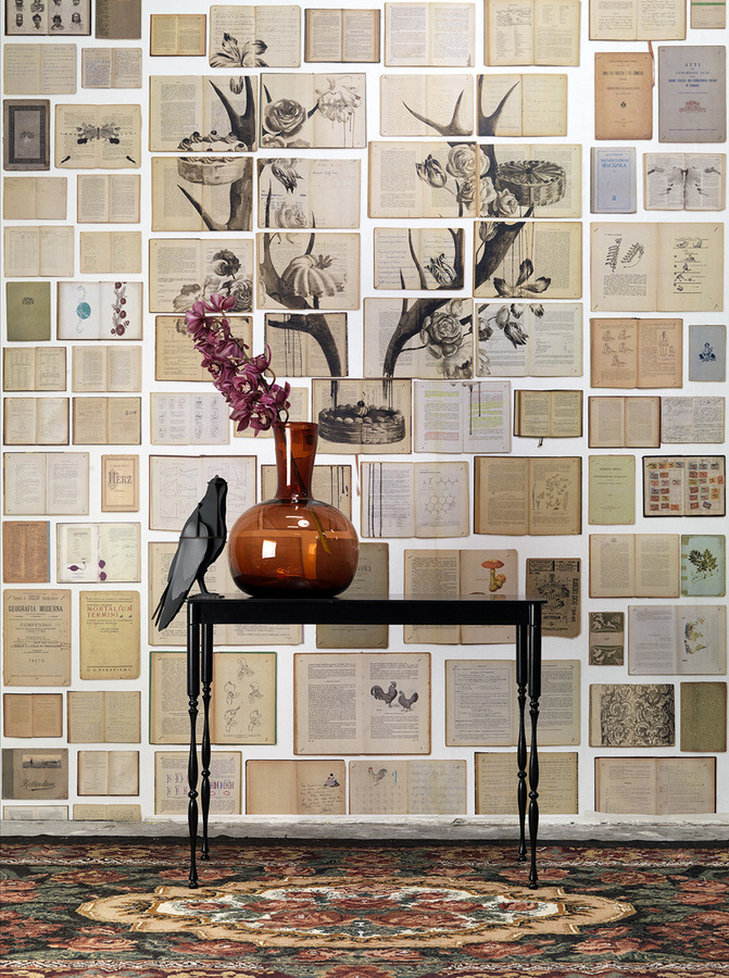 NLXL Wallpaper EKA-02 Bibliotheca Wandtattoo Mural in Beige mit Vintage Typography Design aus Non-Woven Material - Bild 1