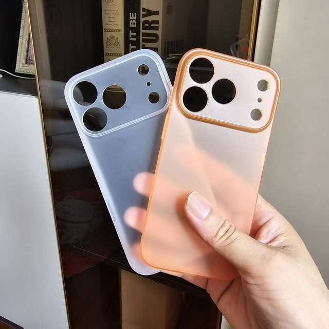 Ultradünne matte Schutzhülle für Apple iPhone 17 Pro und iPhone 17 Pro Max in Orange mit stoßfester Luftabdeckung - Bild 1