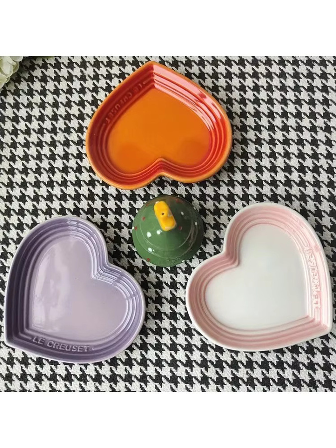 Le Creuset Keramik-Katzenschüssel Herzförmig in Blau mit Anti-Erbrechen Design für kleine Katzen und Hunde - Bild 6