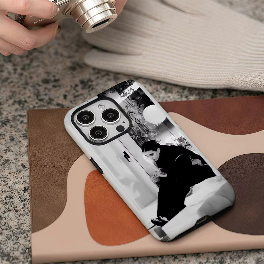Y-Young Miko Miko Handyhülle für iPhone 17 16 15 14 13 12 Pro Max Plus mit glänzender HD-Doppelschicht-Flüssigkeitshartschale in White und Multicolour - Bild 6