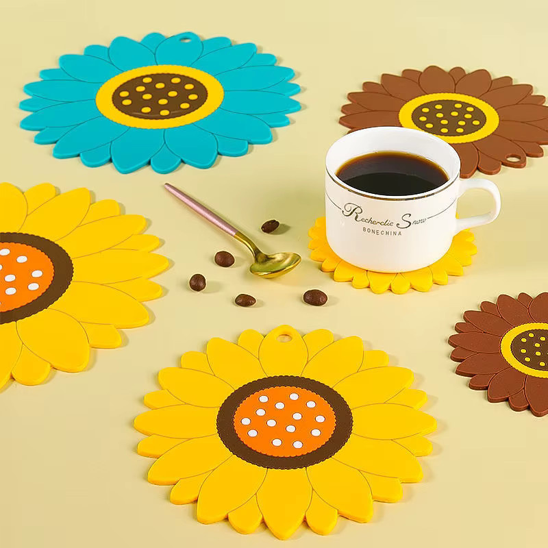 Hitzebeständiger Untersetzer in Sonnenblumen-Design aus PVC, Gelb, Durchmesser: 20,0 cm - Bild 1