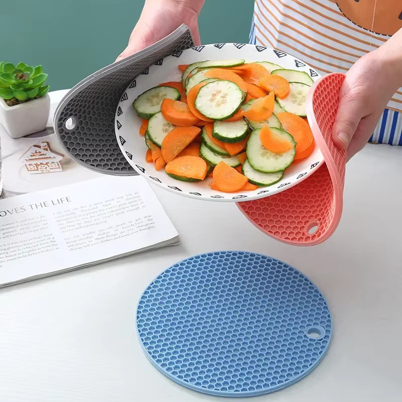 Hitzebeständiger Silikon Untersetzer in Pink, runder Anti-Rutsch Topfuntersetzer mit geometrischem Design, Durchmesser: 14 cm - Bild 3